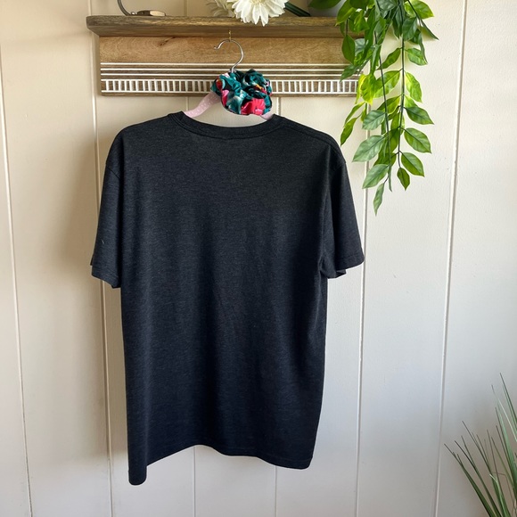 T-Shirt - Picture 8 of 9